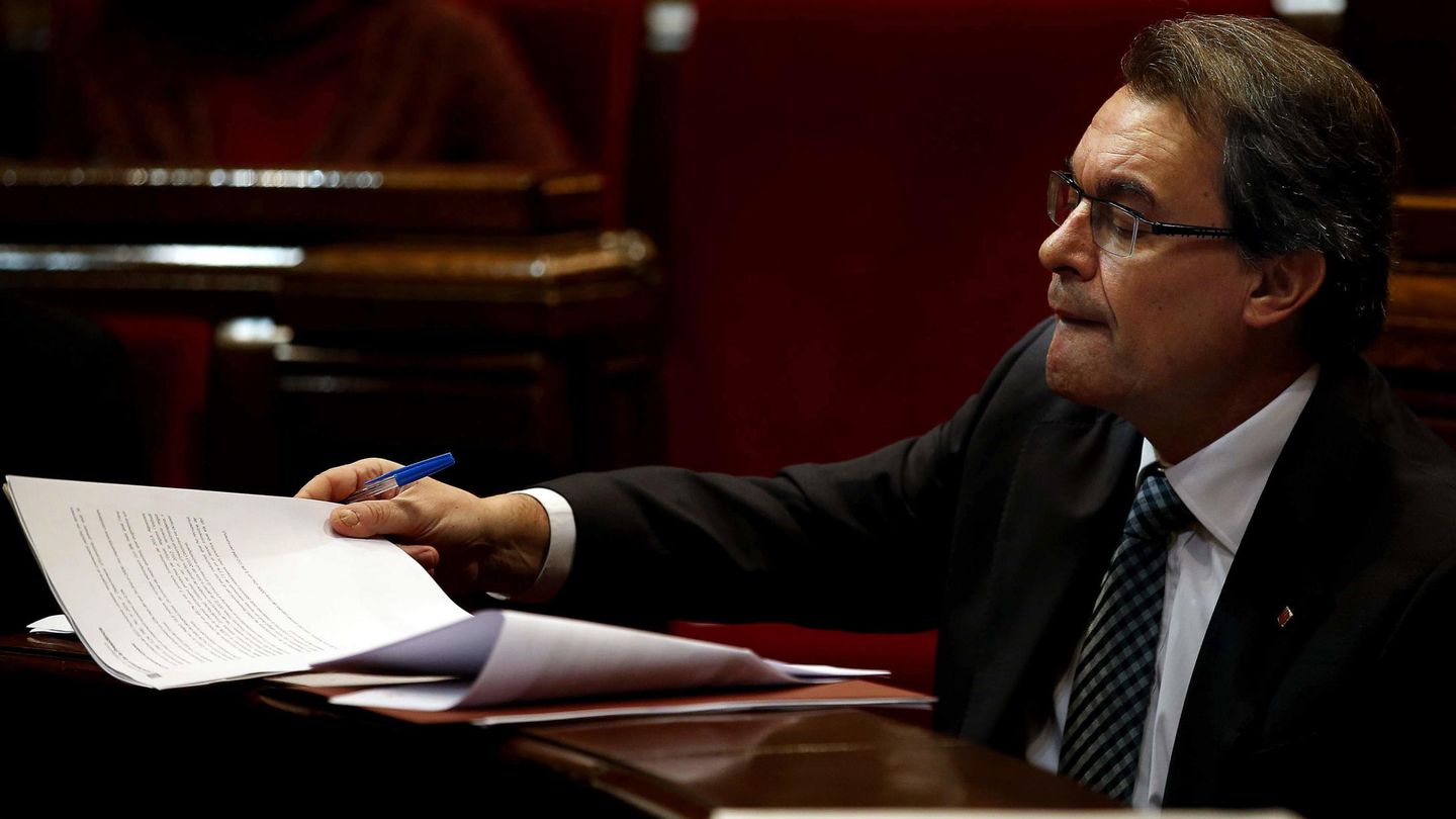 Artur Mas en una sesión de control del Parlamento catalán. (EFE)