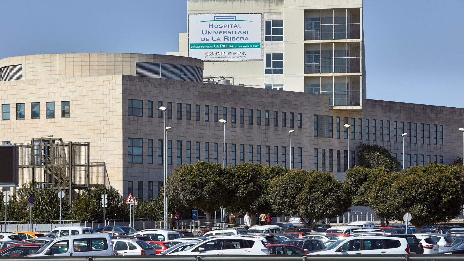 Foto: El Hospital de Alzira pasará a ser de gestión pública el domingo 1 de abril. 