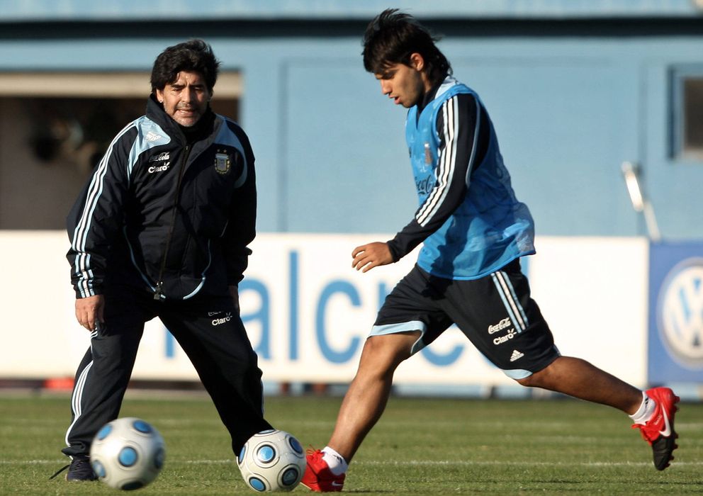 Foto: Maradona y el Kun, en la etapa que compartieron ambos en la selección de Argentina