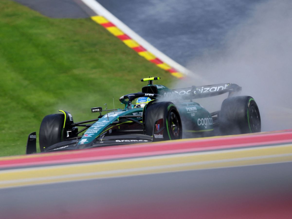 Foto: Así ha sido el trompo de Alonso en la carrera al sprint de Spa de F1 (REUTERS/Johanna Geron)