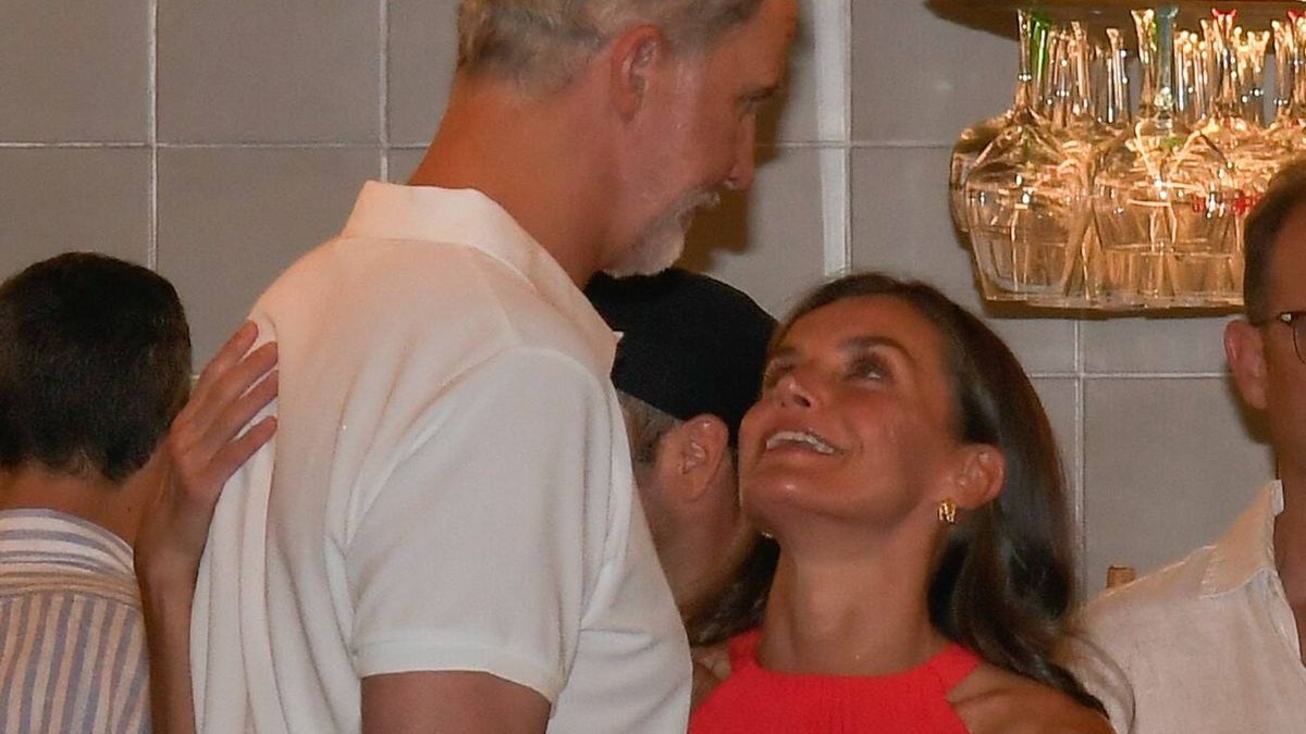La "mirada del amor" de Felipe y Letizia salta a la prensa británica
