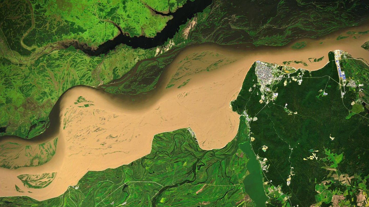 El río Amun, entre China y Rusia, captado gracias al Sentinel-2 de Copernicus. (Ibai Ameztoy/Flickr)