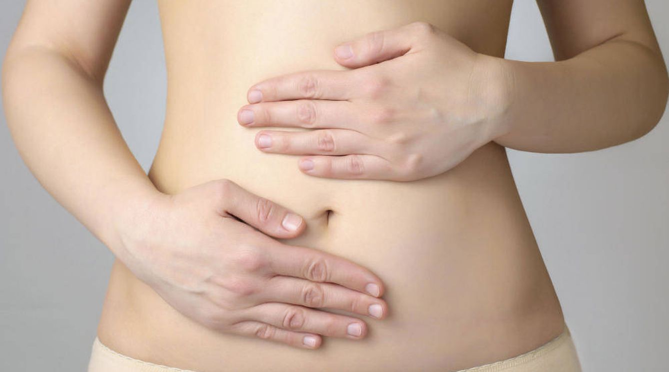 La endometriosis suele causar intensos dolores abdominales. (iStock)