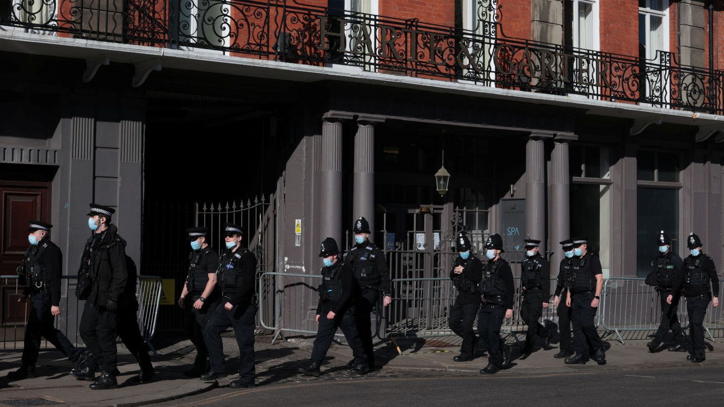 Policías en los alrededores del Castillo de Windsor. (Reuters)
