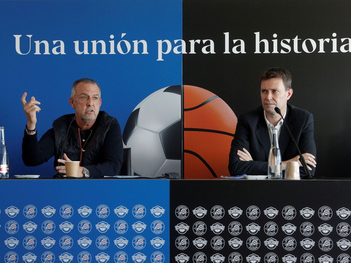 Foto: El Intercity integró un equipo de baloncesto masculino como parte del club de fútbol. (EFE/Morell)