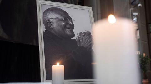 Luto a Desmond Tutu y la pandemia aumenta las personas sin hogar: el día en fotos