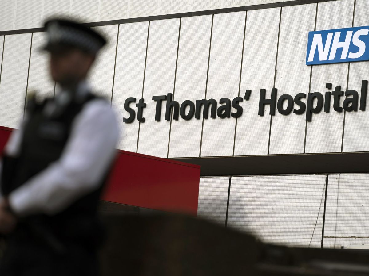 Foto: El hospital londinense donde está siendo tratado Boris Johnson. (EFE)