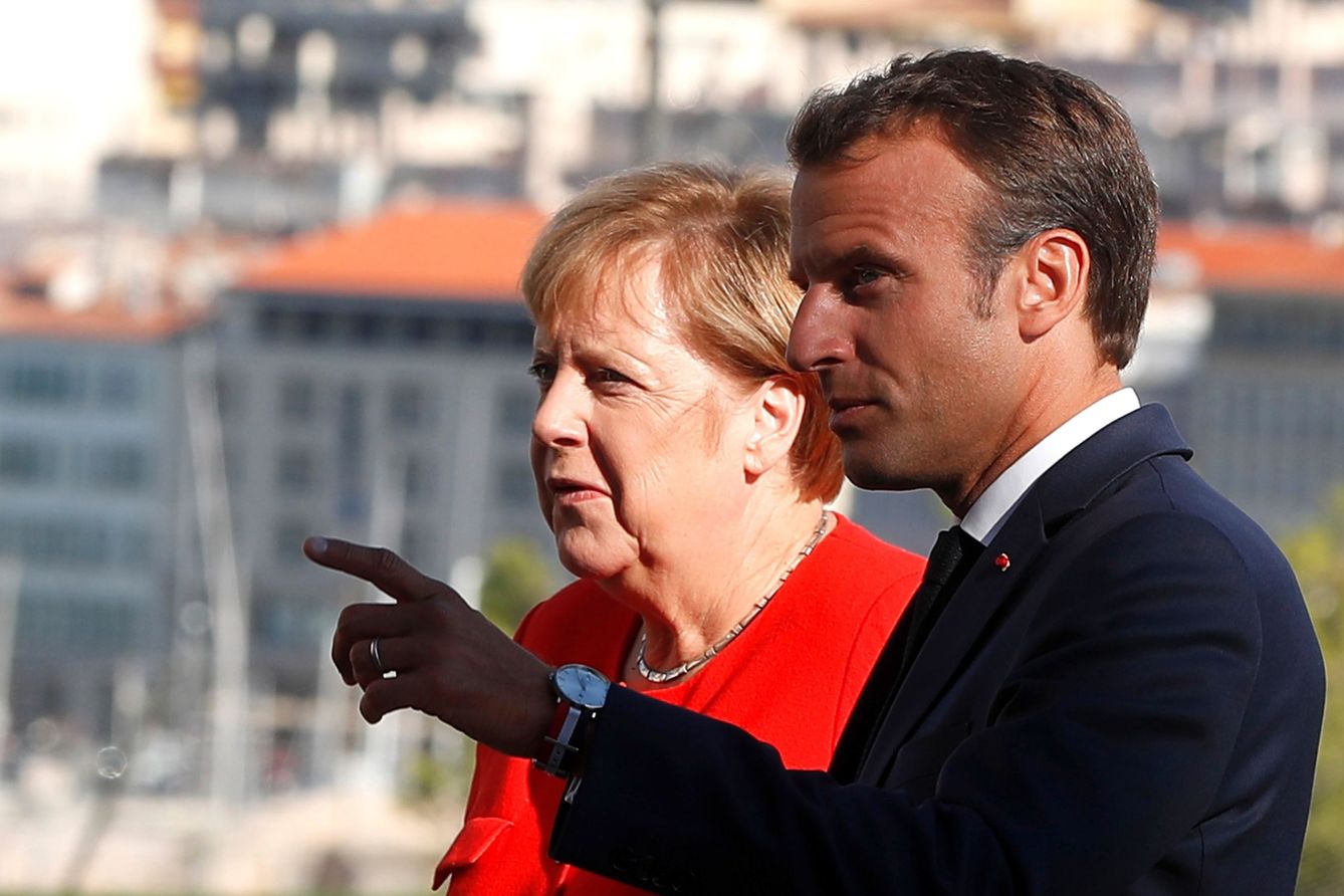 Merkel y Macron han forjado un entendimiento que prometía impulsar la UE, pero que puede quedarse en mantener a raya a los ultras (REUTERS)