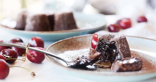 Foto: Coulant de chocolate negro, un placer indiscutible. (Foto: Snaps Fotografía)