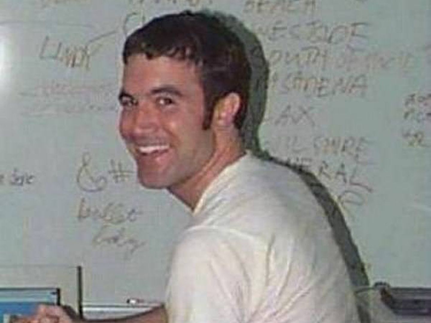 La famosa foto con la que Tom nos recibía en MySpace sigue siendo la que usa en sus redes sociales.