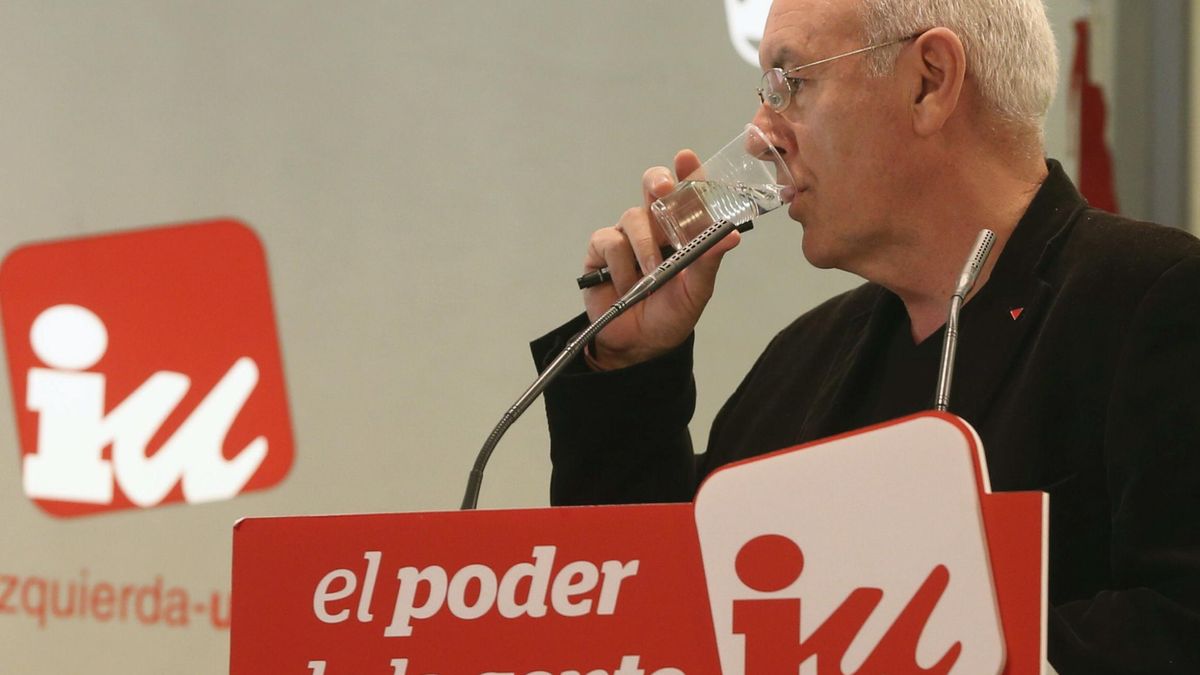 Cayo Lara acusa a Podemos de lanzar una "opa hostil" contra IU para fagocitarla