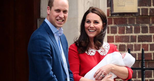 Foto: Los duques presentan al príncipe Louis tras su nacimiento en abril de 2018. (Getty)