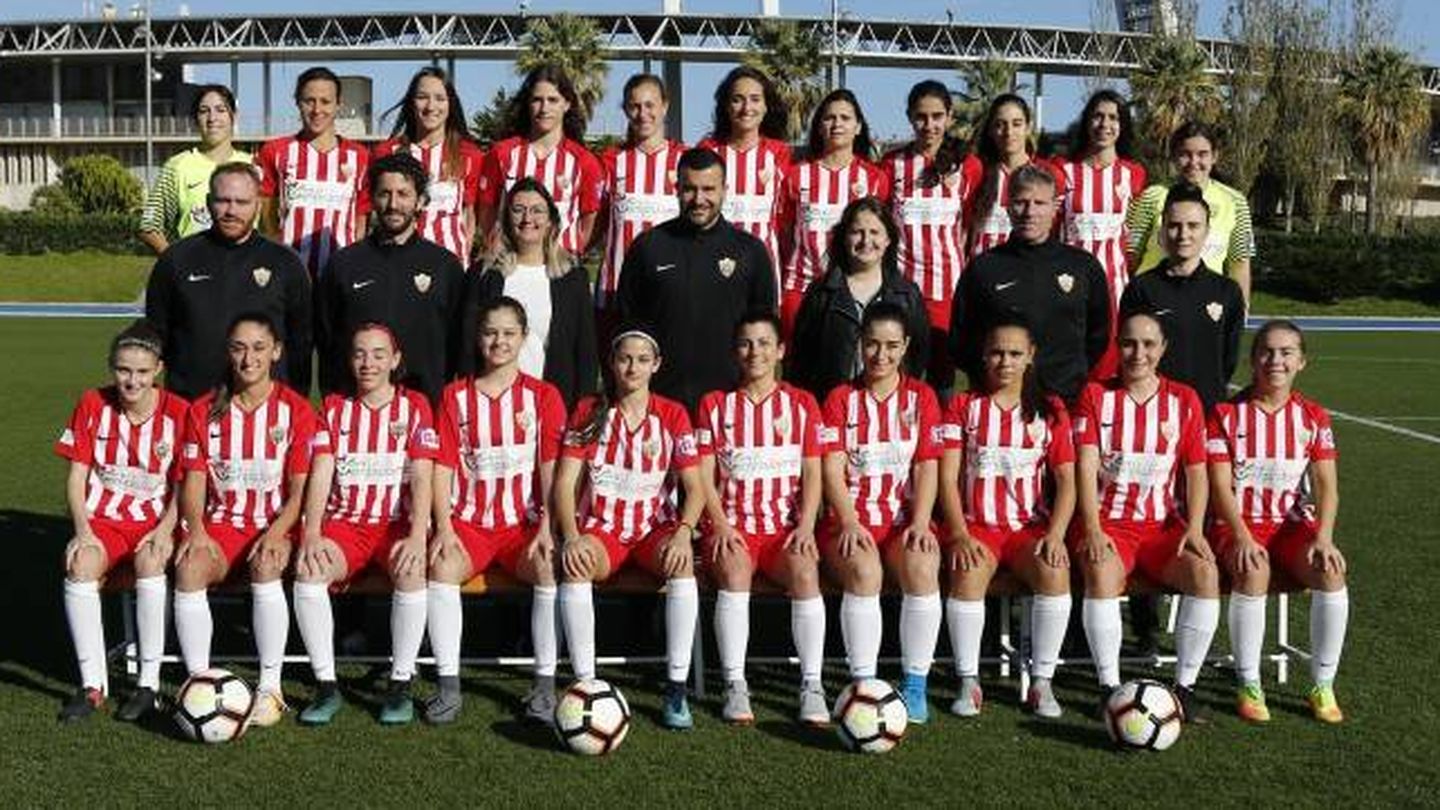 Plantilla de esta temporada del equipo femenino de la UD Almería. (Foto UD Almería)