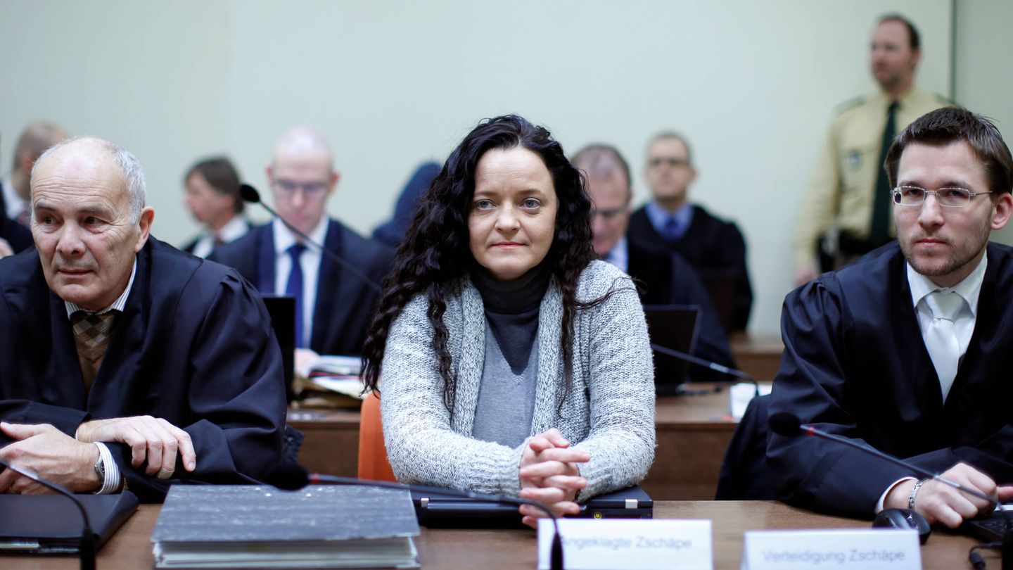 Beate Zschaepe, de la célula Clandestinidad Nacionalsocialista (NSU), durante su juicio en Múnich, Alemania. (Reuters)