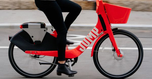 Foto: Una bicicleta de JUMP, la unidad de bicis y patinetes compartidos de Uber