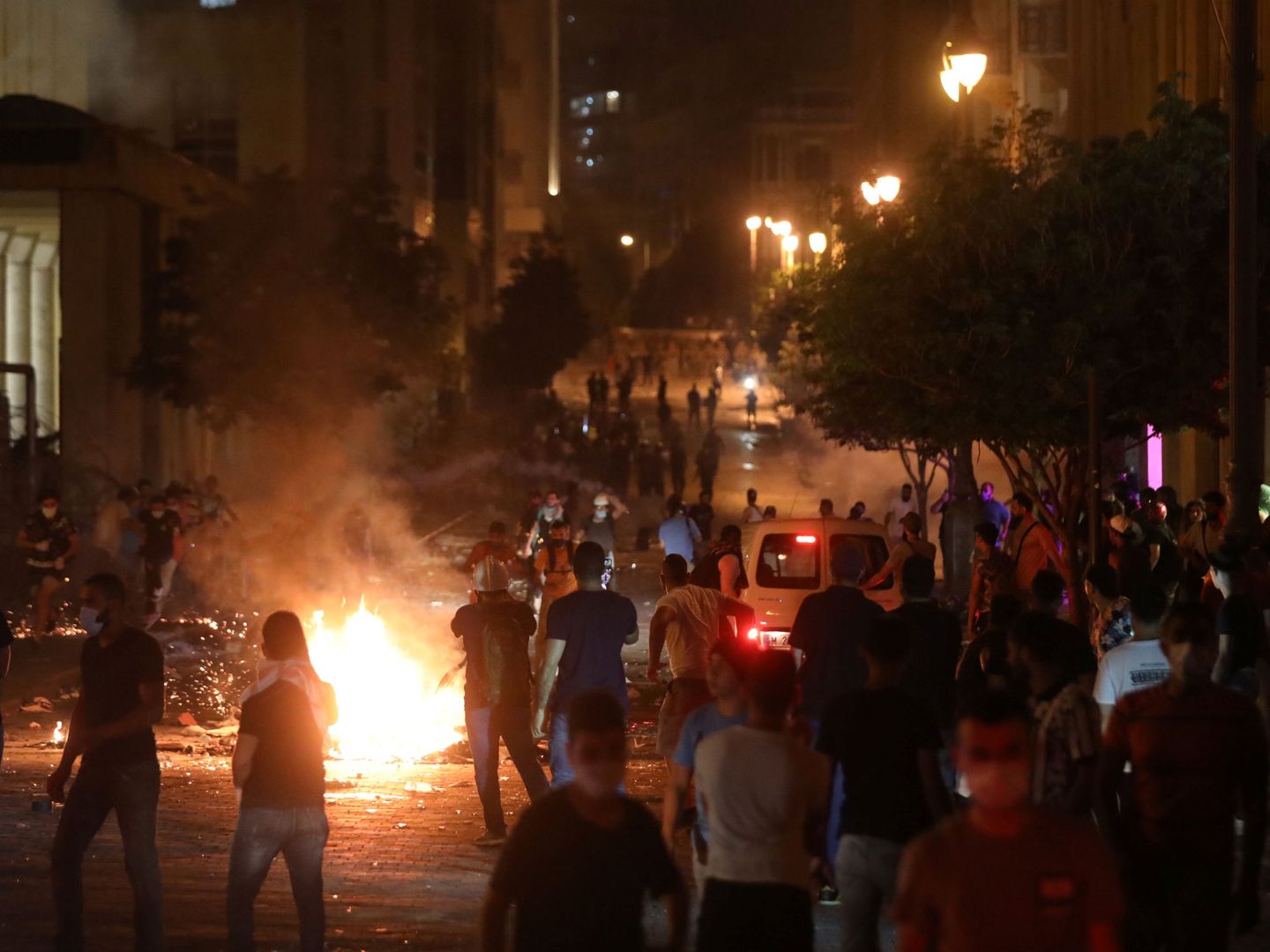 Manifestantes durante una protesta cerca del Parlamento libanés. (Reuters)