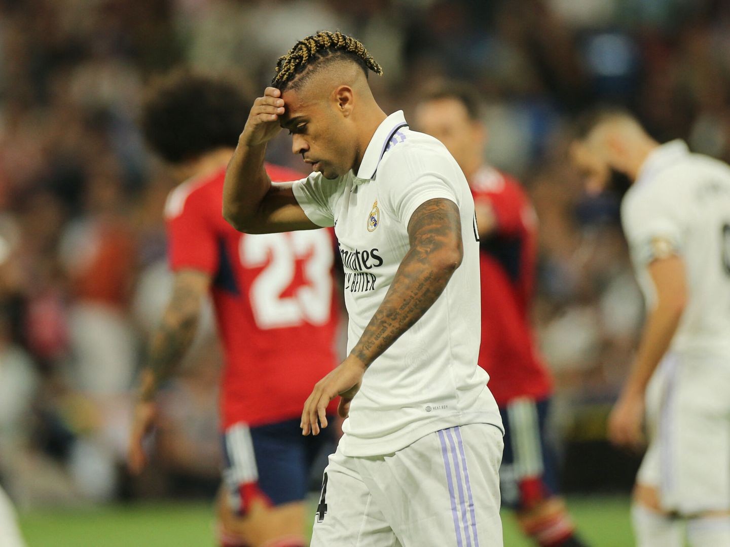 Mariano se lleva la mano a la cabeza en un partido del Real Madrid