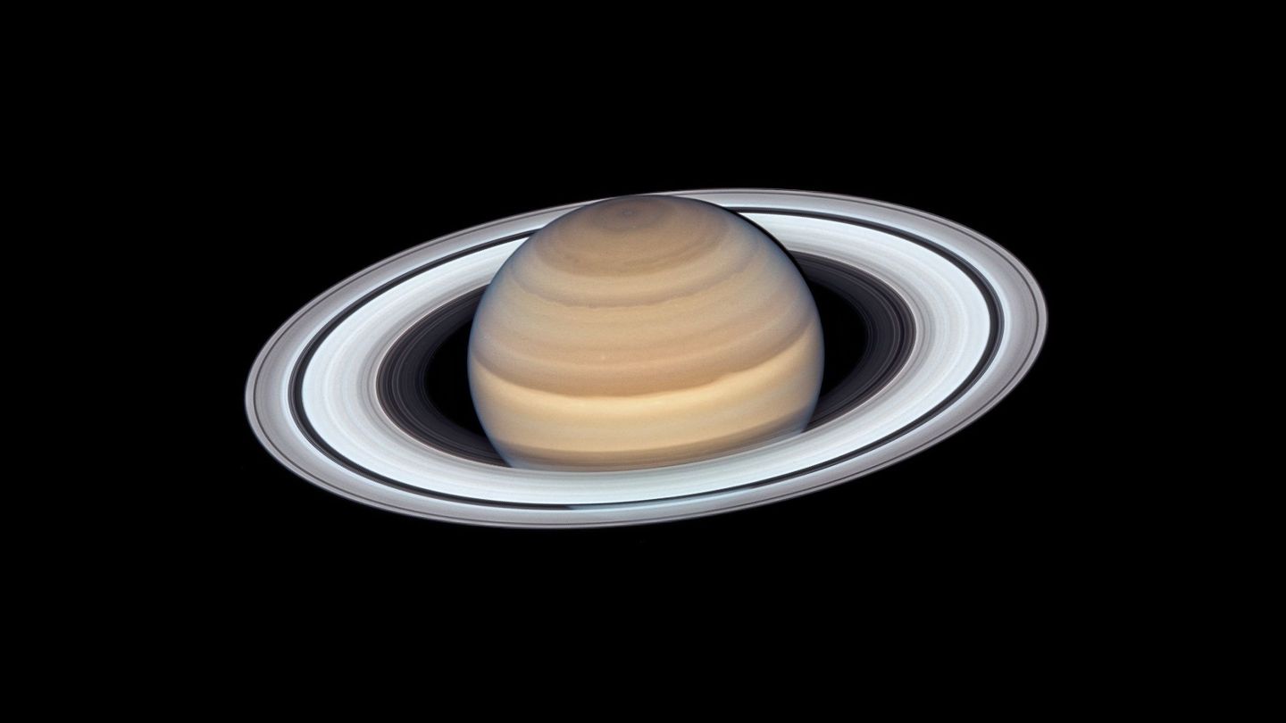 Para crear un agujero negro del tamaño de una puerta necesitarías la energía necesaria para comprimir Saturno al tamaño de una mesa camilla. No existe suficiente energía en toda la Tierra para hacer algo así, ni de lejos. (NASA)