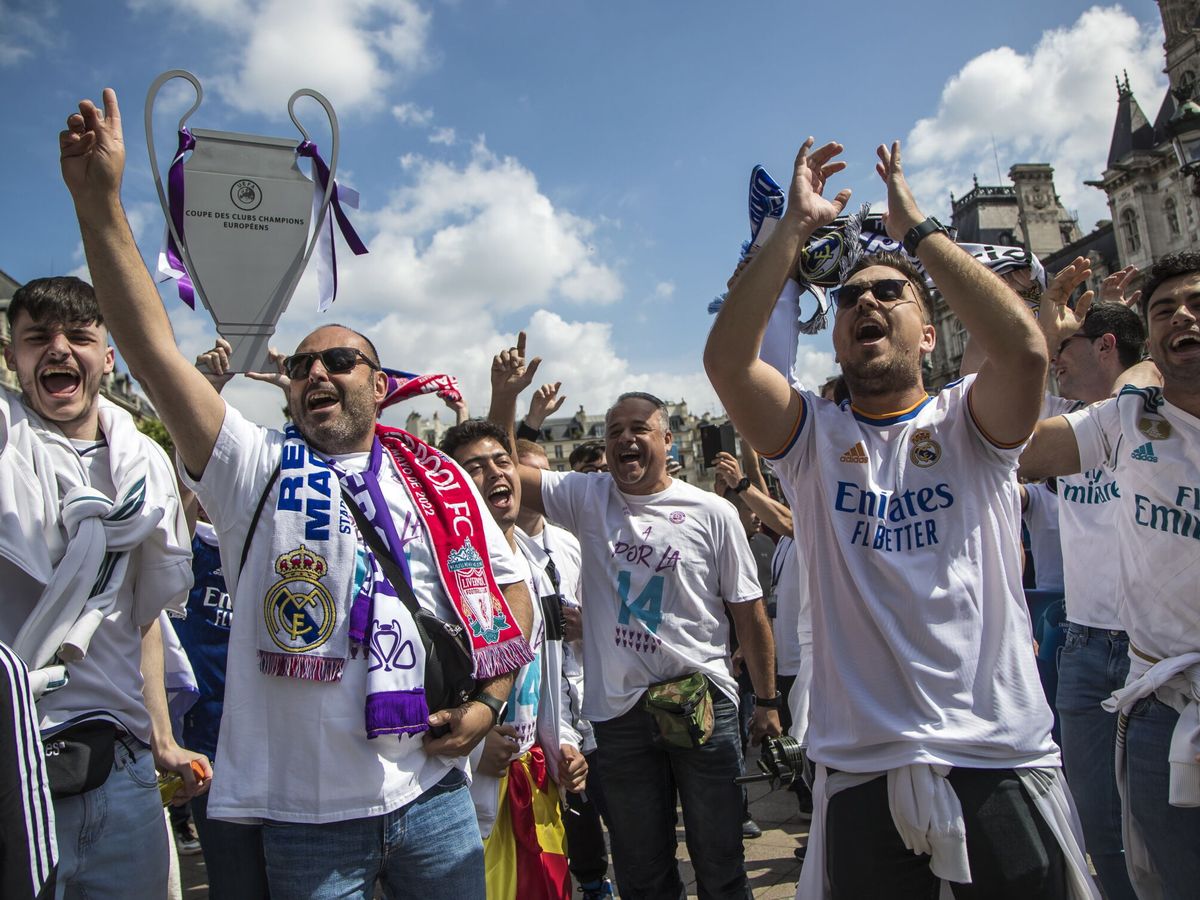 Foto: La 'fan zone' del Real Madrid en la Champions League de 2022 en París (EFE/EPA/CHRISTOPHE PETIT TESSON).