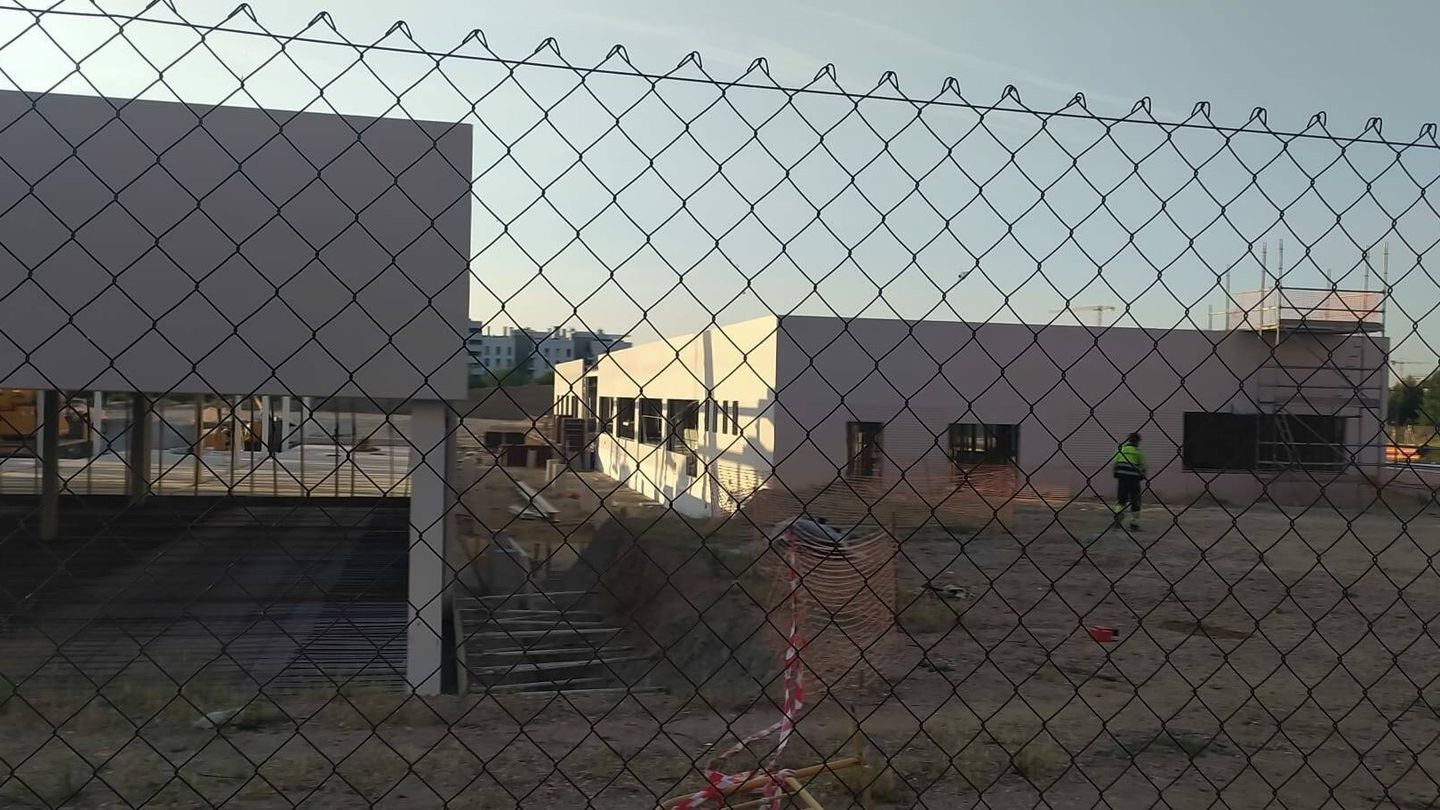 Colegio María de Villota en construcción. (AA.VV.)