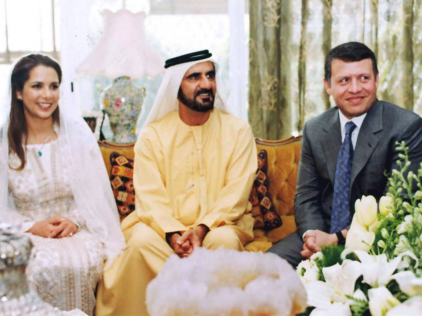 Haya de Jordania junto a su marido, el emir de Dubái, y su hermano, el rey Abdalá de Jordania. (Getty)