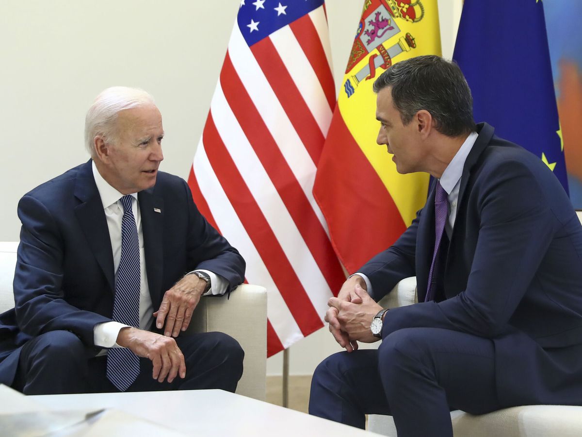 Foto: El presidente del Gobierno español, Pedro Sánchez (d), y el presidente de los Estados Unidos, Joe Biden, durante su reunión bilateral en Moncloa. (EFE/Pool Moncloa Fernando Calvo)
