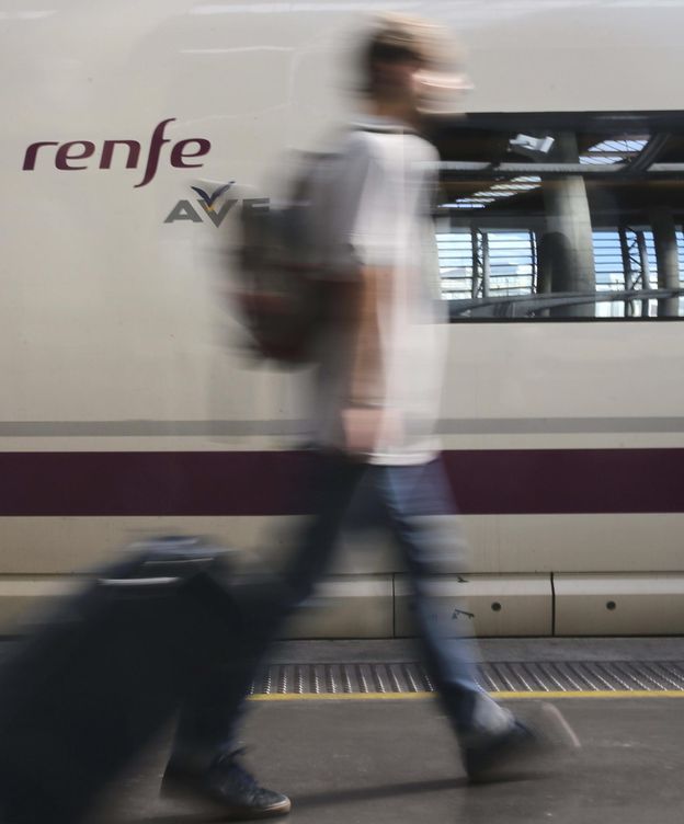 Foto: Un tren de Renfe en una imagen de archivo. (EFE)
