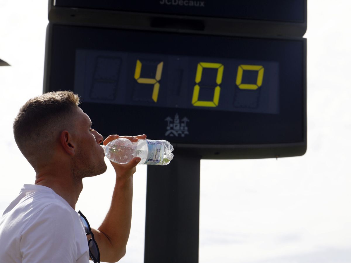 Foto: El calor de abril ha batido todos los récords. (EFE/Salas)