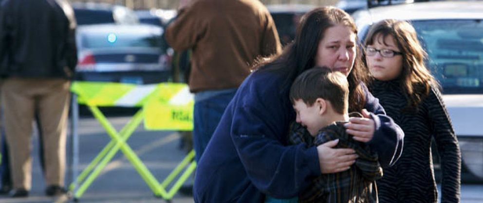 Foto: Al menos 27 muertos, entre ellos 18 niños, en un tiroteo en Connecticut
