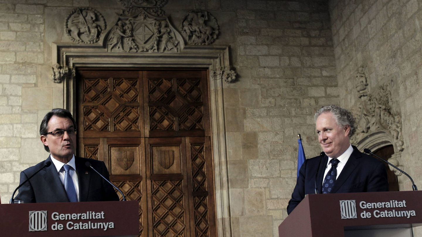 Artur Mas (i) y el entonces primer ministro de Quebec, Jean Charest, tras una comida en la Casa dels Canonges, en Barcelona. (EFE)