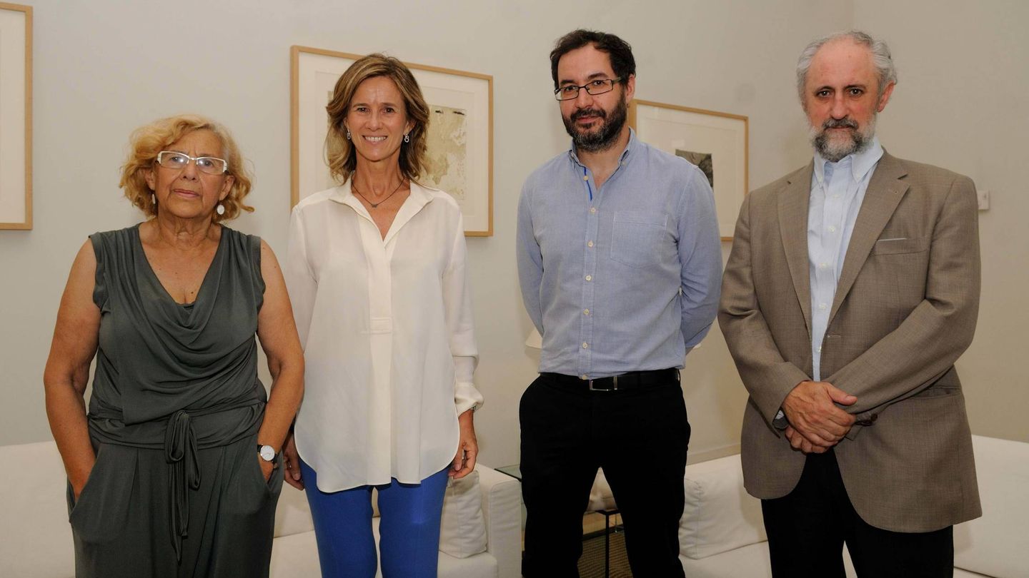 Carmena, Garmendia, Barrero y Cueto, tras la firma del convenio en junio de 2015. (Ayto. de Madrid)