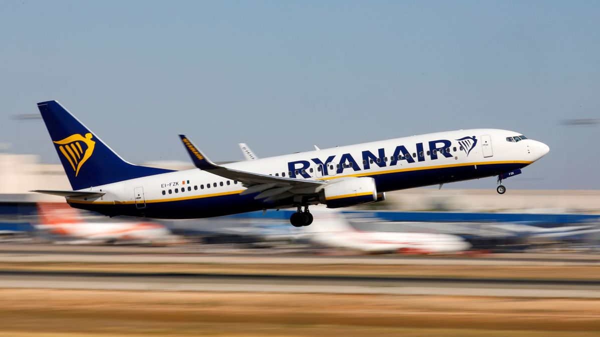 Una mujer muere dentro de un avión de Ryanair en el aeropuerto de Mallorca
