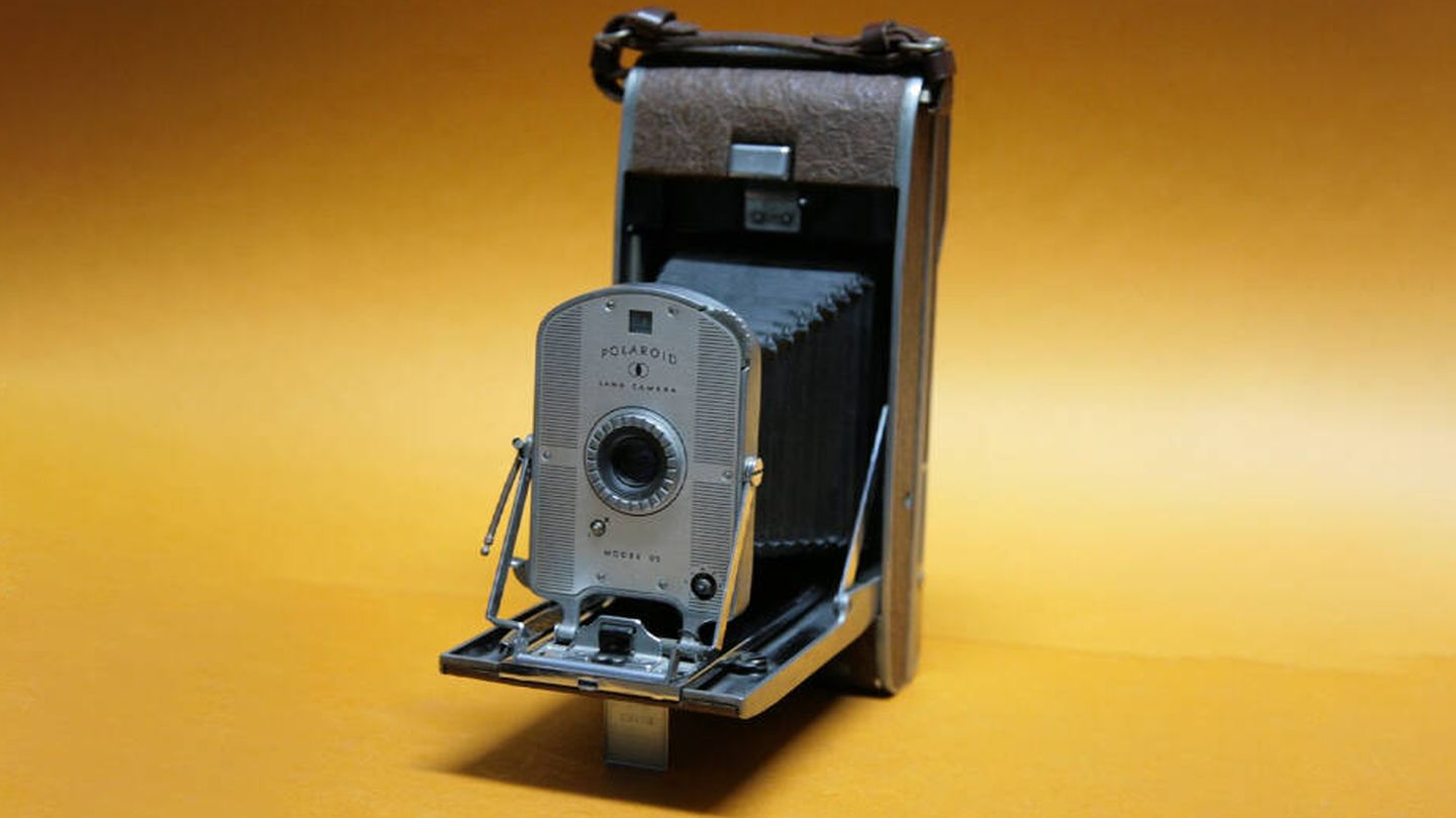 Cámara Polaroid modelo 95 (1948). (Oppidum Nissenae)