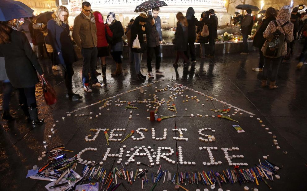 Homenaje en París a las víctimas del atentado contra el 'Charlie Hebdo'. (Reuters)