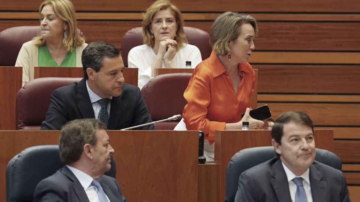 El presidente de las Cortes de Castilla y León expulsa a Cuca Gamarra de la bancada del PP