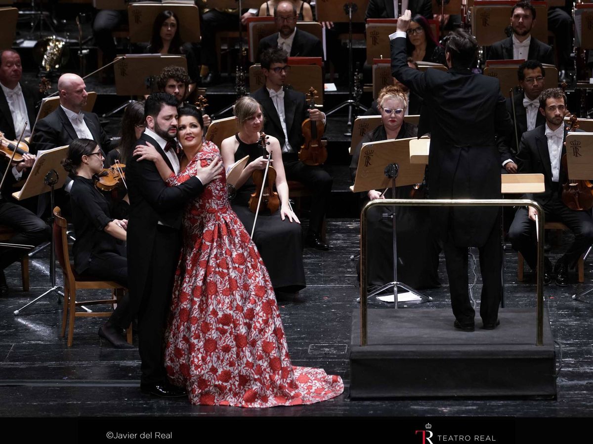 Foto: Yusif Eyvazov (tenor), Anna Netrebko (soprano) y Orquesta Titular del Teatro Real. (Javier del Real/Teatro Real)