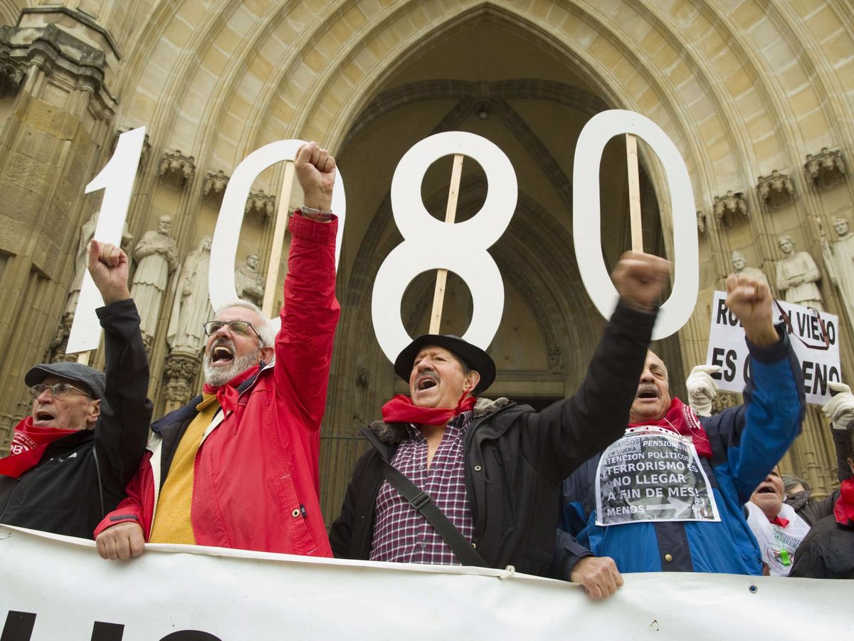 Foto: Manifestación de jubilados por una pensión mínima de 1.080 euros. (EFE)