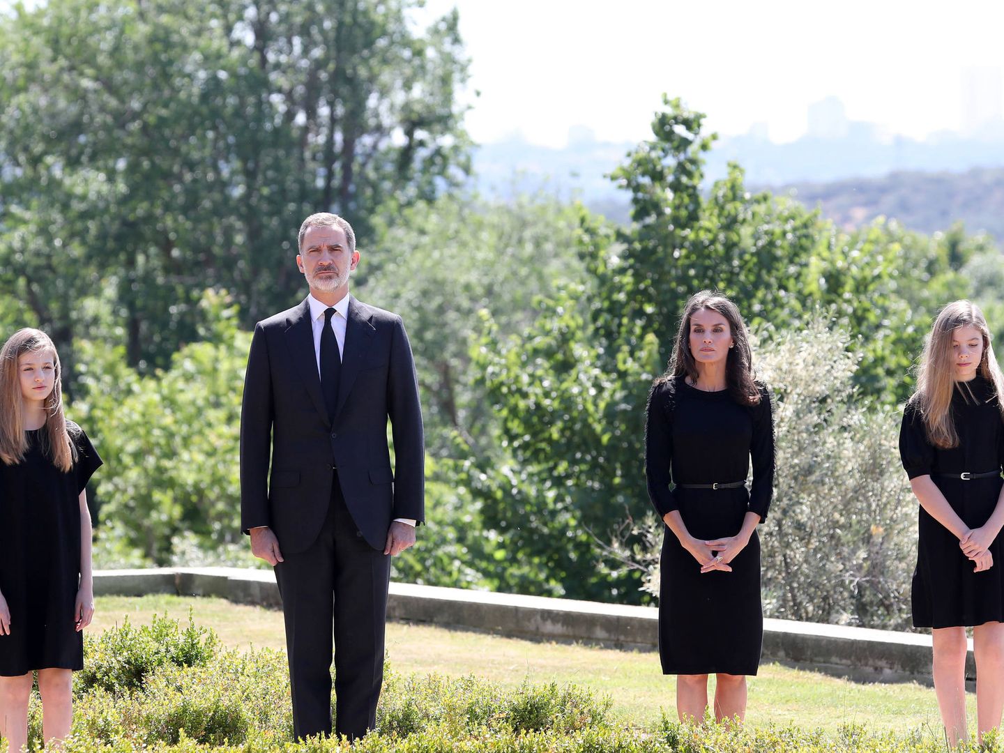 La familia real, en los jardines del palacio de la Zarzuela. (Limited Pictures)