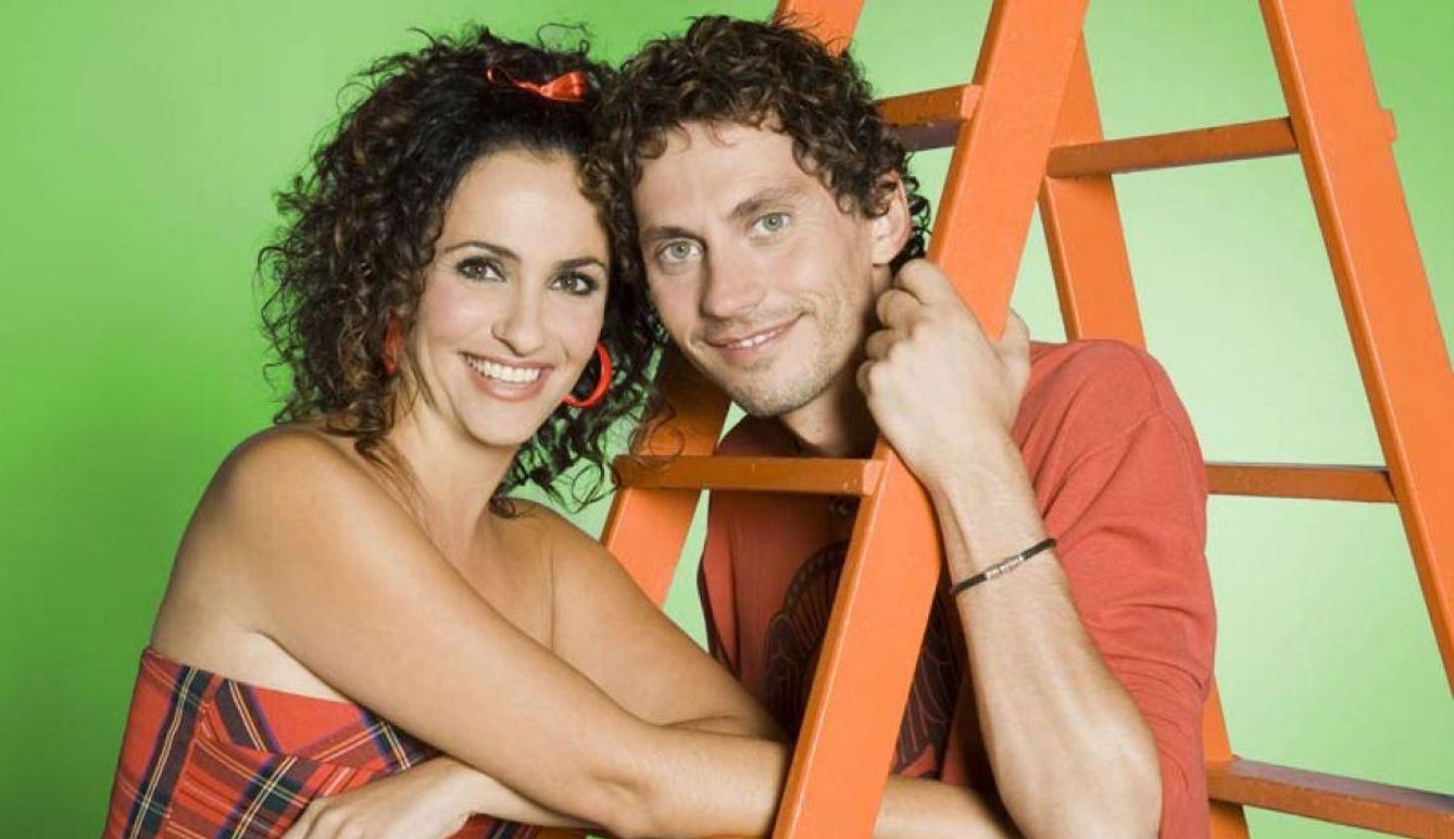 Melani Olivares junto a Paco León, en una imagen promocional de 'Aída'. (Mediaset)