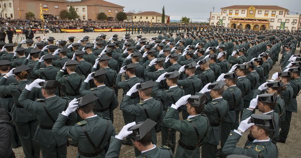 Foto: Un momento del acto de jura de bandera en la Academia de Guardias y Suboficiales de la Guardia Civil. (EFE)