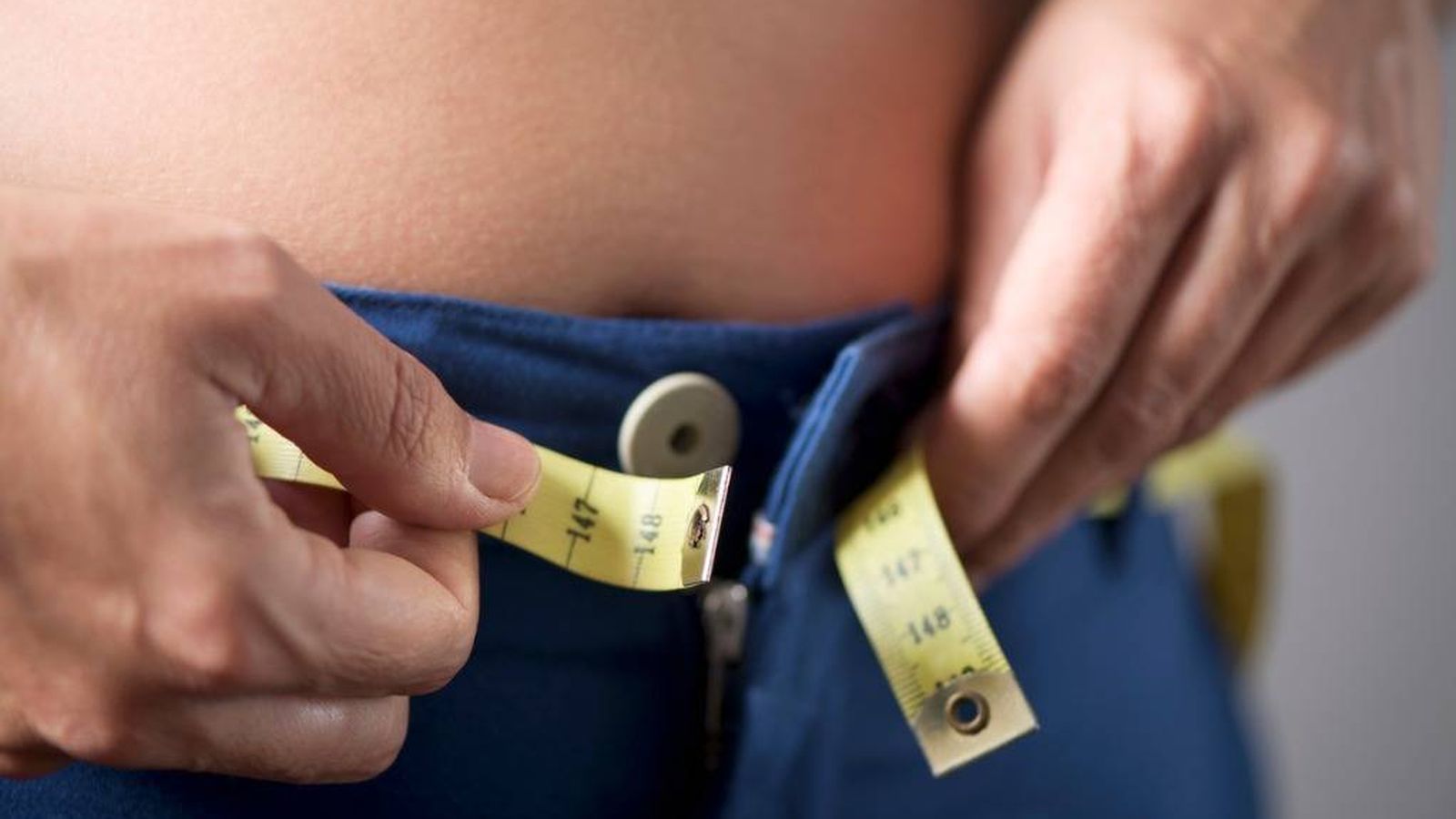 Foto: Controlar el grosor de tu cintura puede suponer una esperanza o un calvario. (iStock)