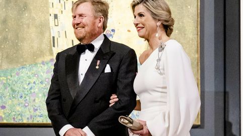 Máxima de Holanda, de cena de gala en Viena: vestido de Stella McCartney, tiara de perlas y un broche máximo