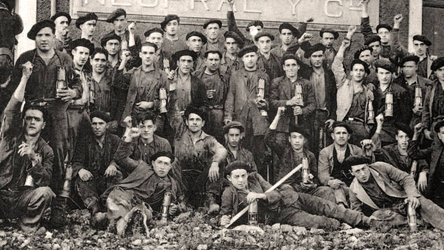 Mineros asturianos durante la revolución de octubre.