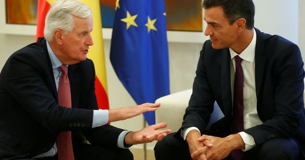 Foto: Sánchez, con el negociador de la UE para el Brexit, Michel Barnier. (Reuters)