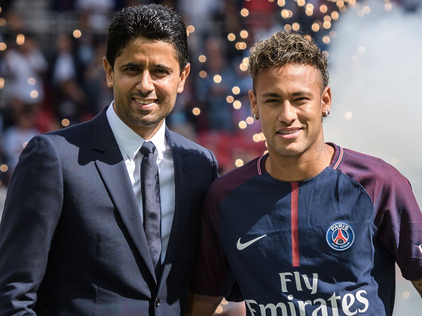 Nasser Al-Khelaifi y Neymar, en la presentación del brasileño como nuevo jugador del PSG. (Reuters)
