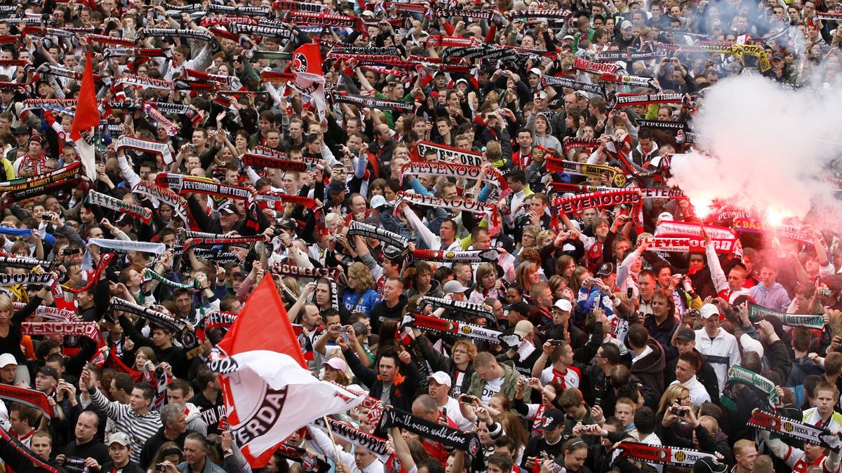 Sevilla tiembla ante 'La legión', la temible afición del Feyenoord que vive de lío en lío
