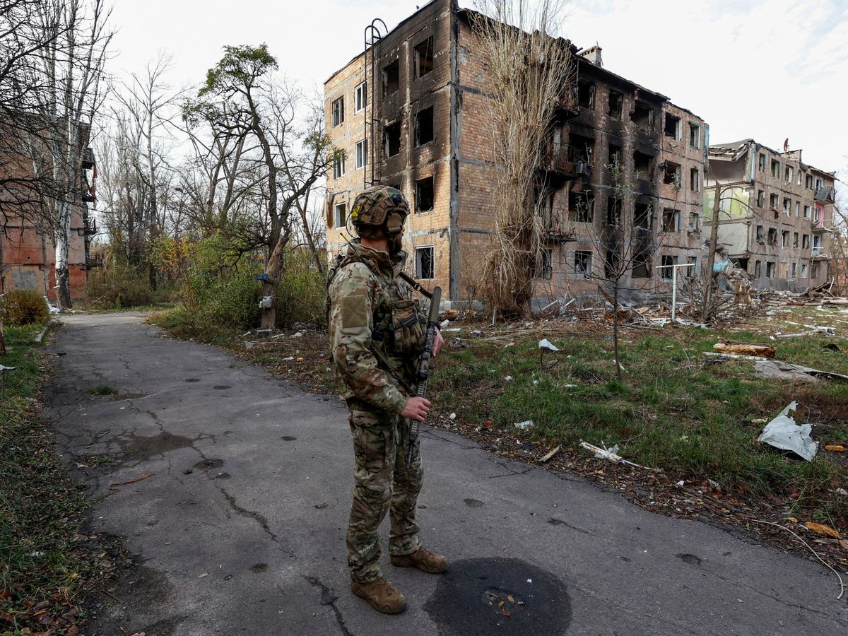 Foto: Un soldado ucraniano, en el frente de Avdiivka. (Reuters/Serhii Nuzhnenko)