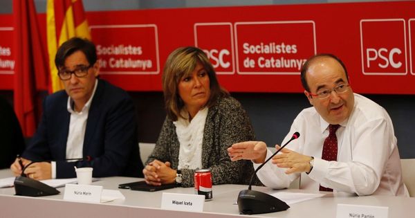 Foto: Miquel Iceta (d), junto a Salvador Illa y Núria Marín, el pasado 28 de noviembre en la sede del PSC en Barcelona. (EFE)