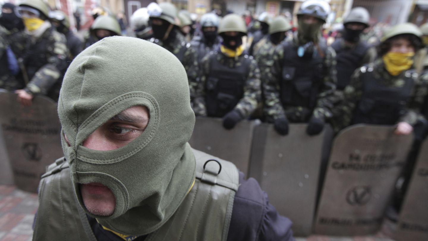 Opositores a Yanukóvich durante una protesta en Kiev el 11 de febrero (Reuters).