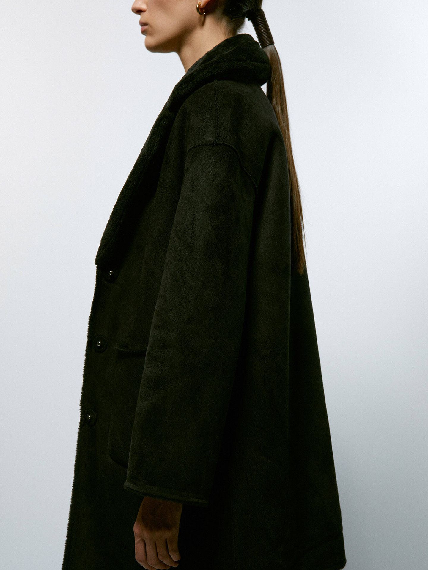El abrigo negro de Sfera. (Cortesía)